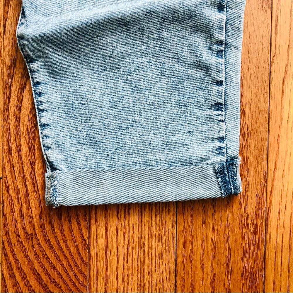 Denizen Levi's Light Mid-Rise Cropped Boyfriend Light Blue Jeans Women’s Size 33 - Picture 7 of 11